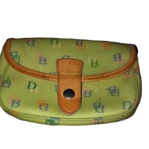 Dooney & Bourke  vintage green canvas wristlet leather hang tag & strap